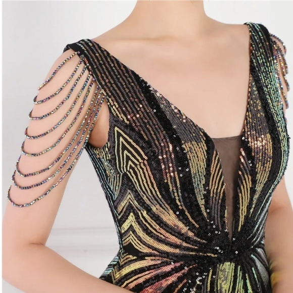 Stunning Metallic Evening Dress with Sequin Detail - Picture 10 of 16